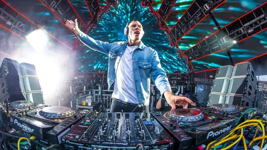 The Life and Career of Tiësto: From Trance to Mainstream 